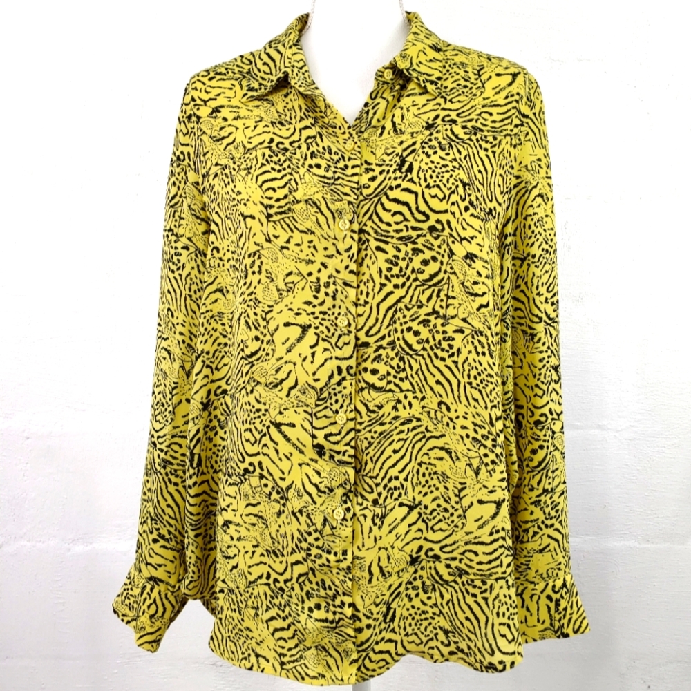T TAHARI BUTTON TOP